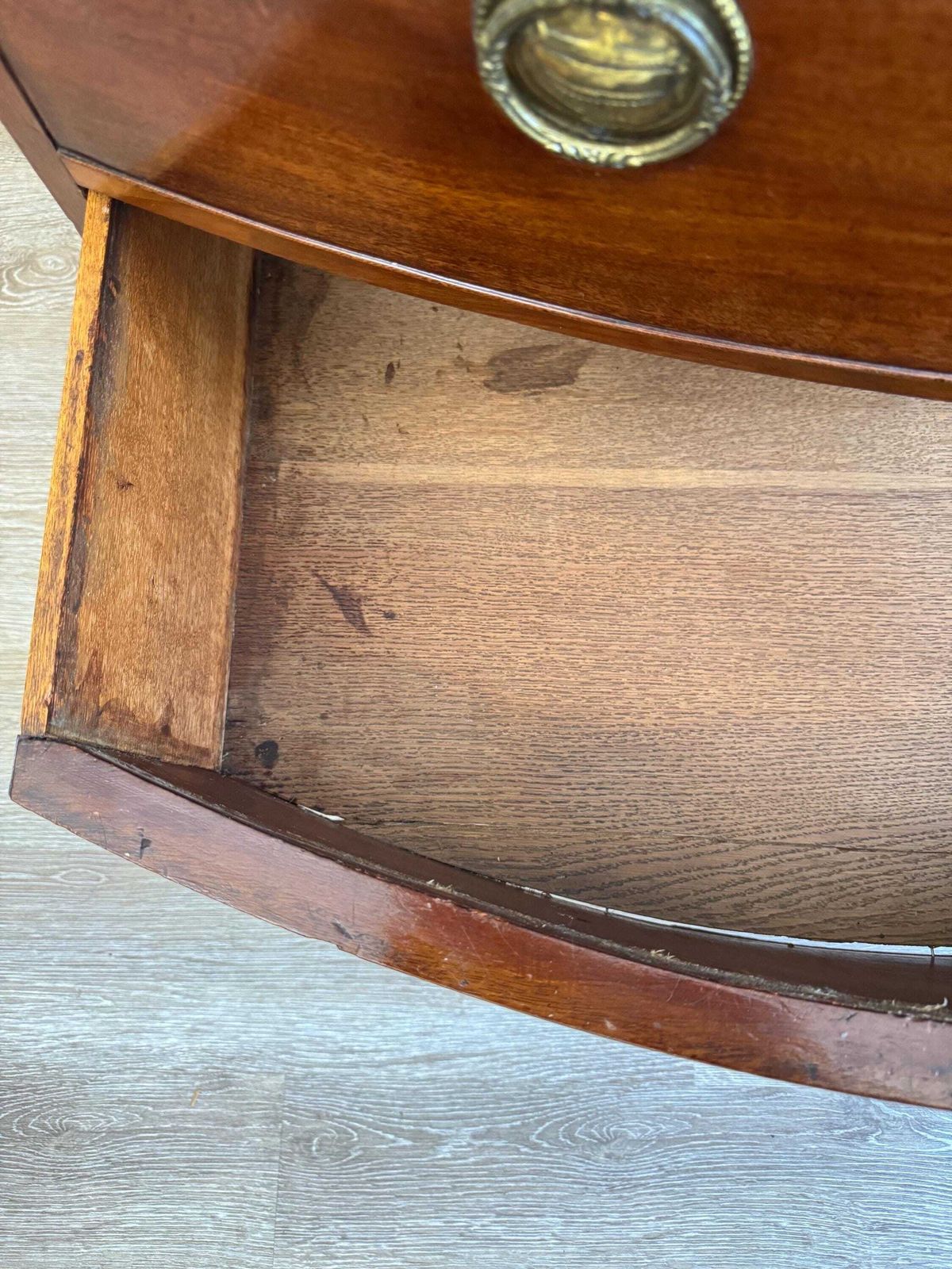 photo vintage Antique Bow Front Mahogany Chest Of Drawers: Solid Wood 3 Drawer Dresser