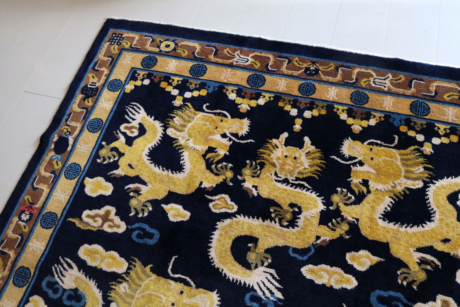 Antique Chinese Dragon Rug, 167 × 167 Cm, Circa 1940 photo vintage