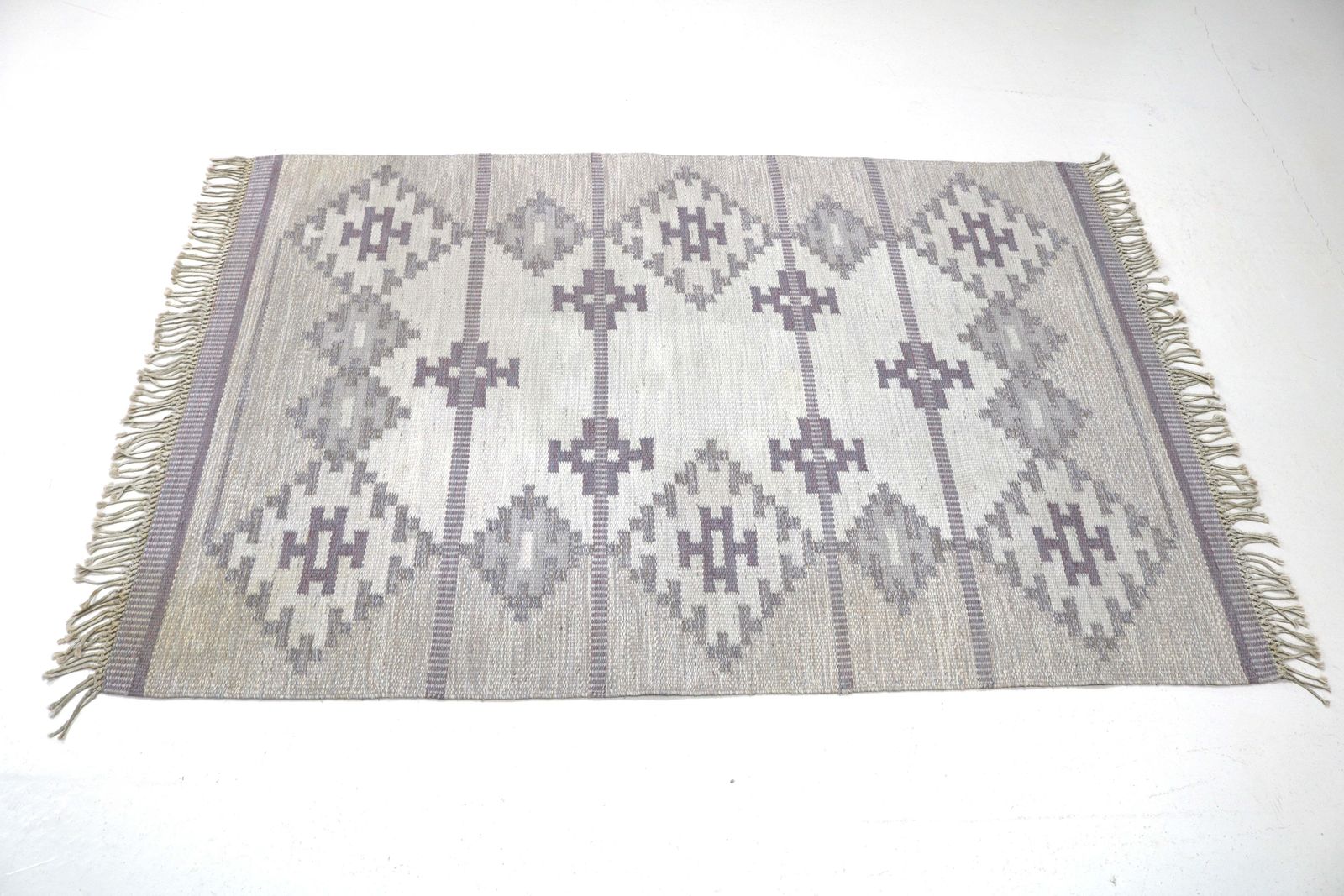 Vintage Swedish Kilim Rug, 200 × 136 Cm (Circa 1950s–1960s) photo Textiles