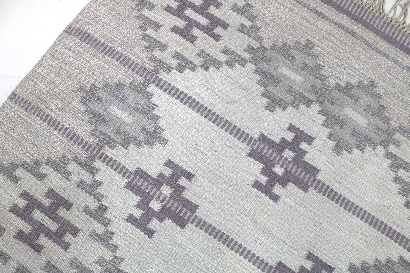 Vintage Swedish Kilim Rug, 200 × 136 Cm (Circa 1950s–1960s) photo vinterior