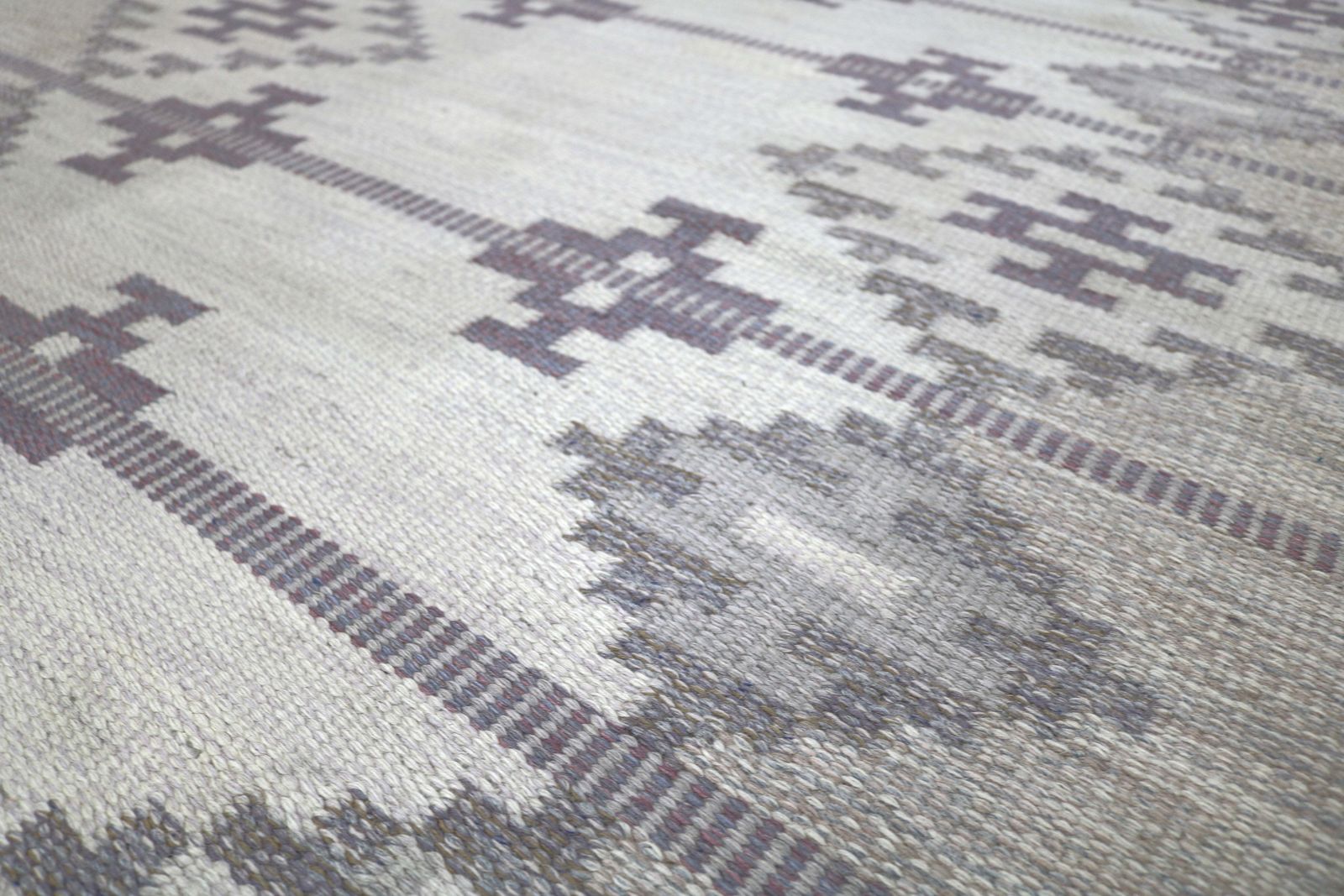 Vintage Swedish Kilim Rug, 200 × 136 Cm (Circa 1950s–1960s) photo buy