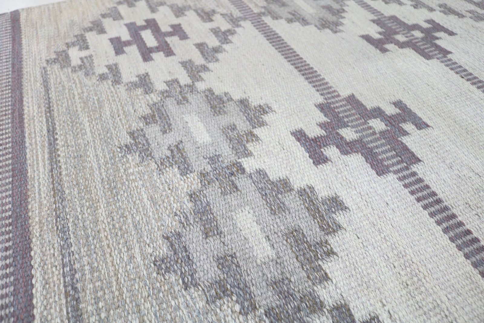 Vintage Swedish Kilim Rug, 200 × 136 Cm (Circa 1950s–1960s) photo vintage
