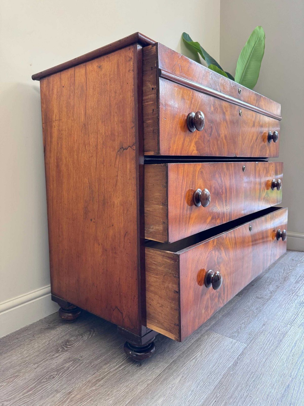 photo furniture Antique Georgian Flame Mahogany Solid Wood Chest Of Drawers 3 Drawer Dresser