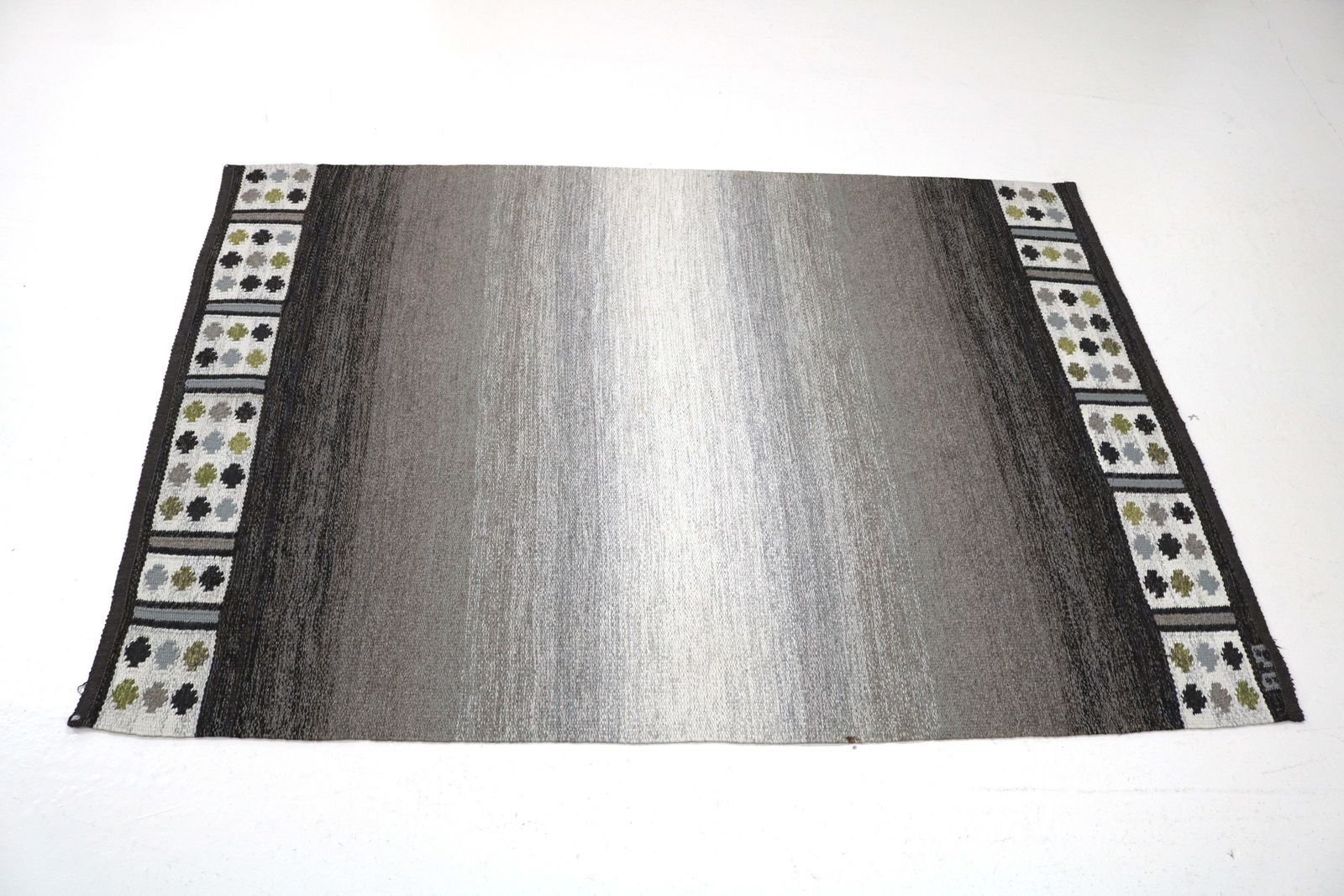 Vintage Swedish Kilim Rug, 200 × 138 Cm (Circa 1950s–1960s) photo Textiles