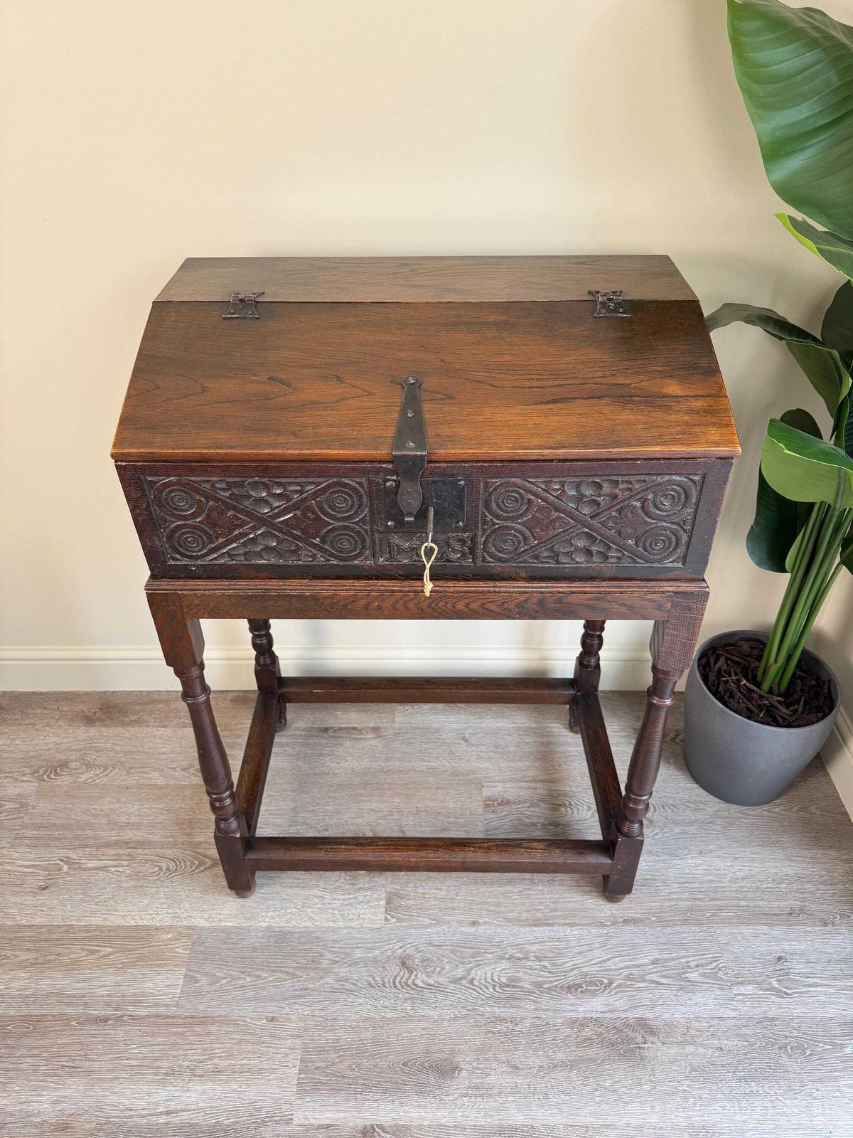 photo vintage Antique Carved Oak Bible Box On Stand – Circa Early 18th Century Storage Chest