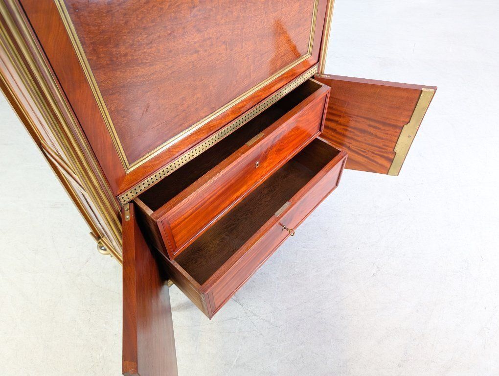 photo vinterior Original Louis XVI Chest Of Drawers/Secretary, Mahogany, Brass