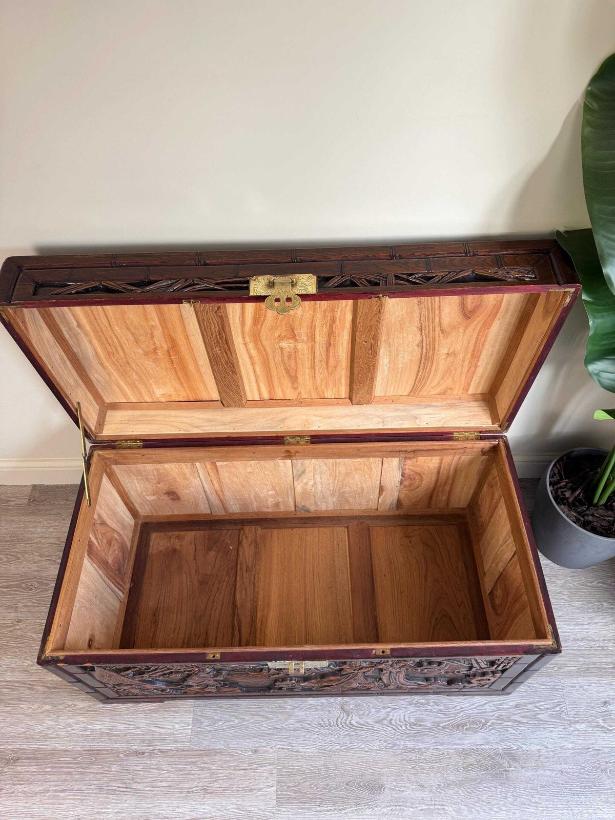 Furniture Vintage Chinese Carved Oak Dark Wood Blanket Box Chest Coffer Camphor Chest. photo