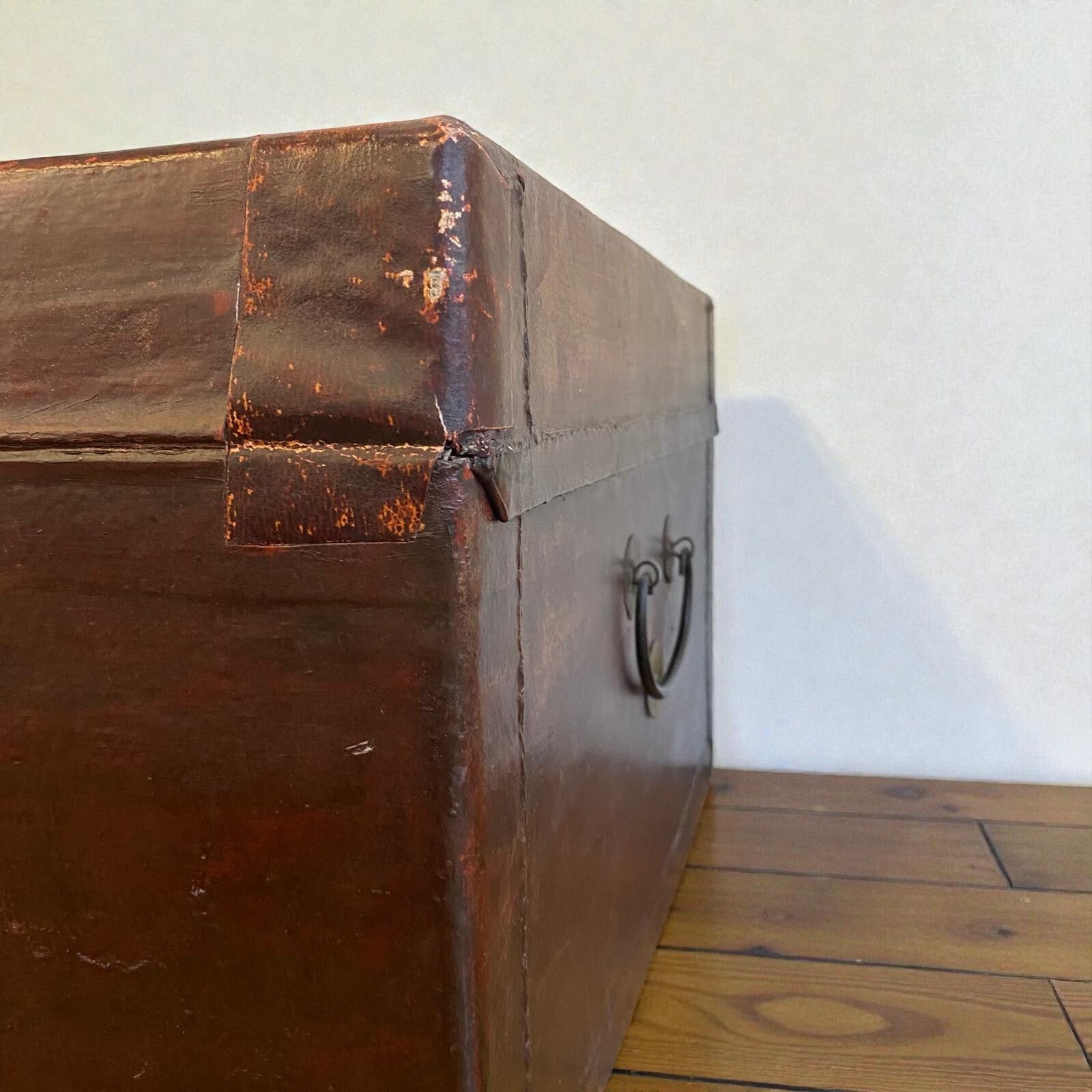 Lacquered Leather Chinese Box Circa 1910. photo 395.0