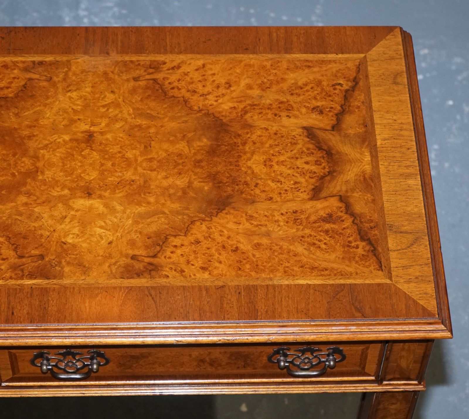 photo vinterior Georgian Style Brights Of Nettlebed London Burr Walnut Console Table