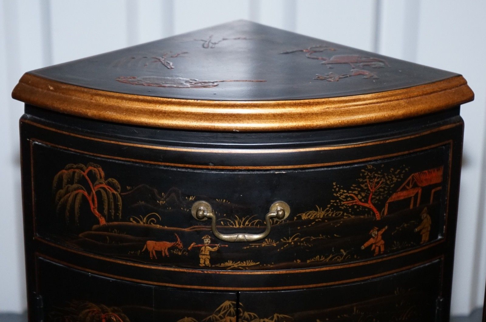 Matching Pair Of Chinese Chinoiserie Decorative Corner Cabinets With Cupboard photo 1150.0
