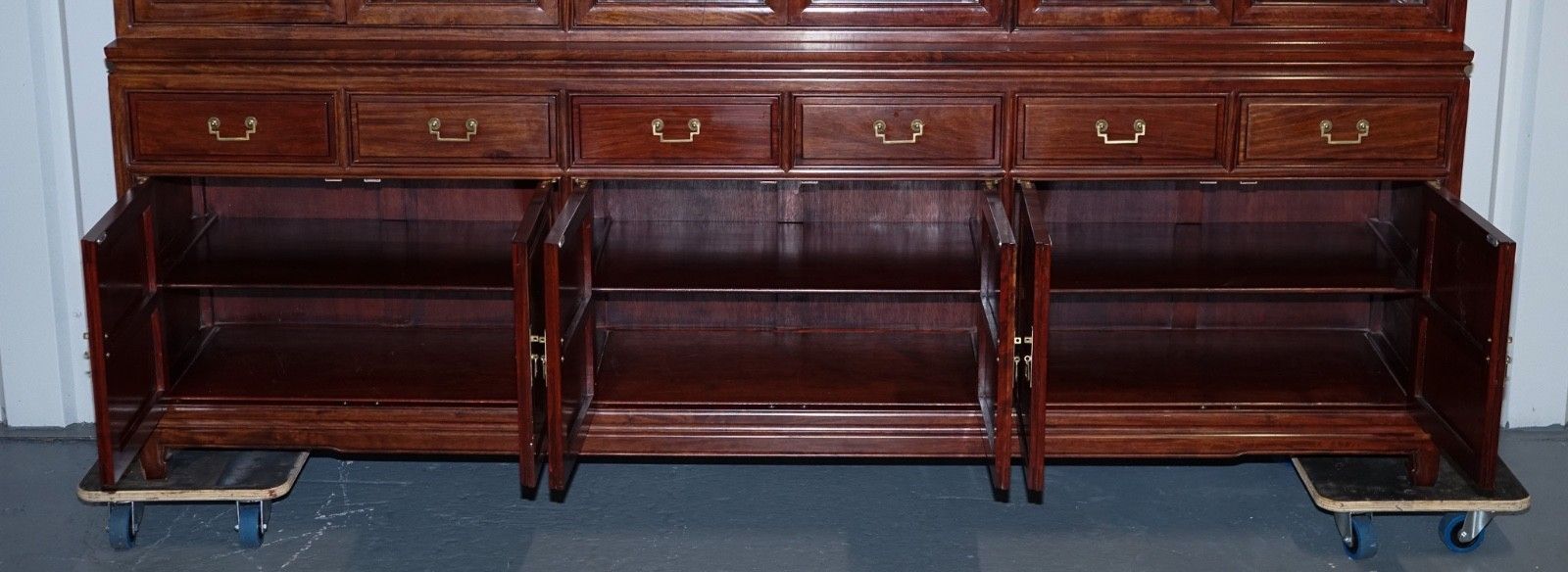photo vinterior Tremendous Oriental Chinese Teak Bookcase Display Cabinet With Six Doors