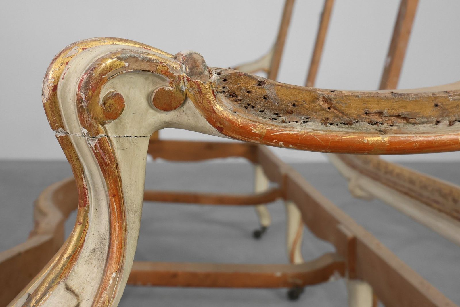 photo vintage French Louis XV Suite In Carved Wood, Set Of 5