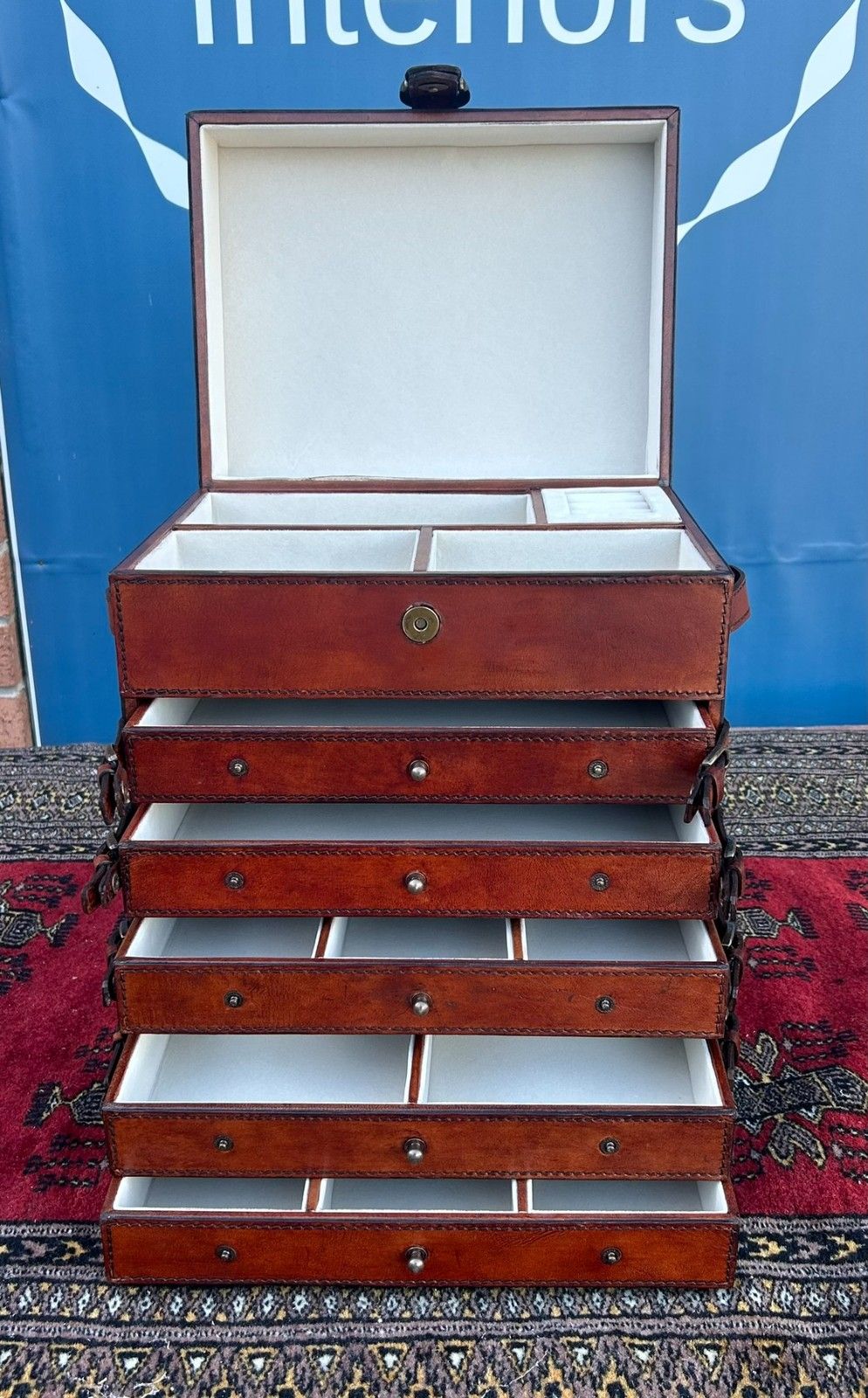 photo vinterior Superb Quality Hand Crafted Antique Style Leather Campaign Jewellery Box