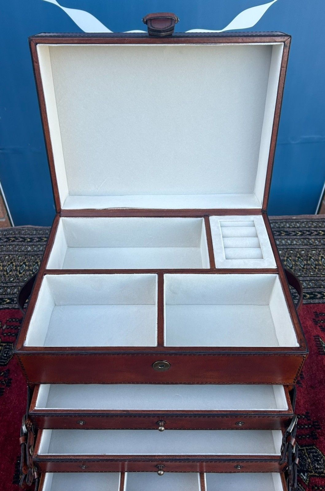 photo buy Superb Quality Hand Crafted Antique Style Leather Campaign Jewellery Box