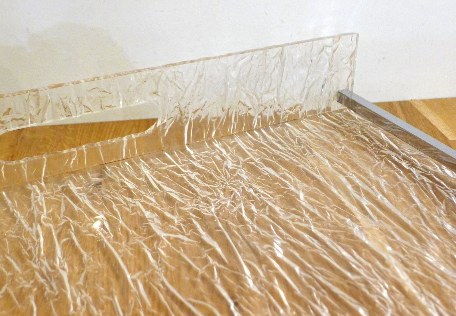 photo vintage Large Vintage Serving Tray In Frosted Acrylic Glass With Chrome Trim, 1970s