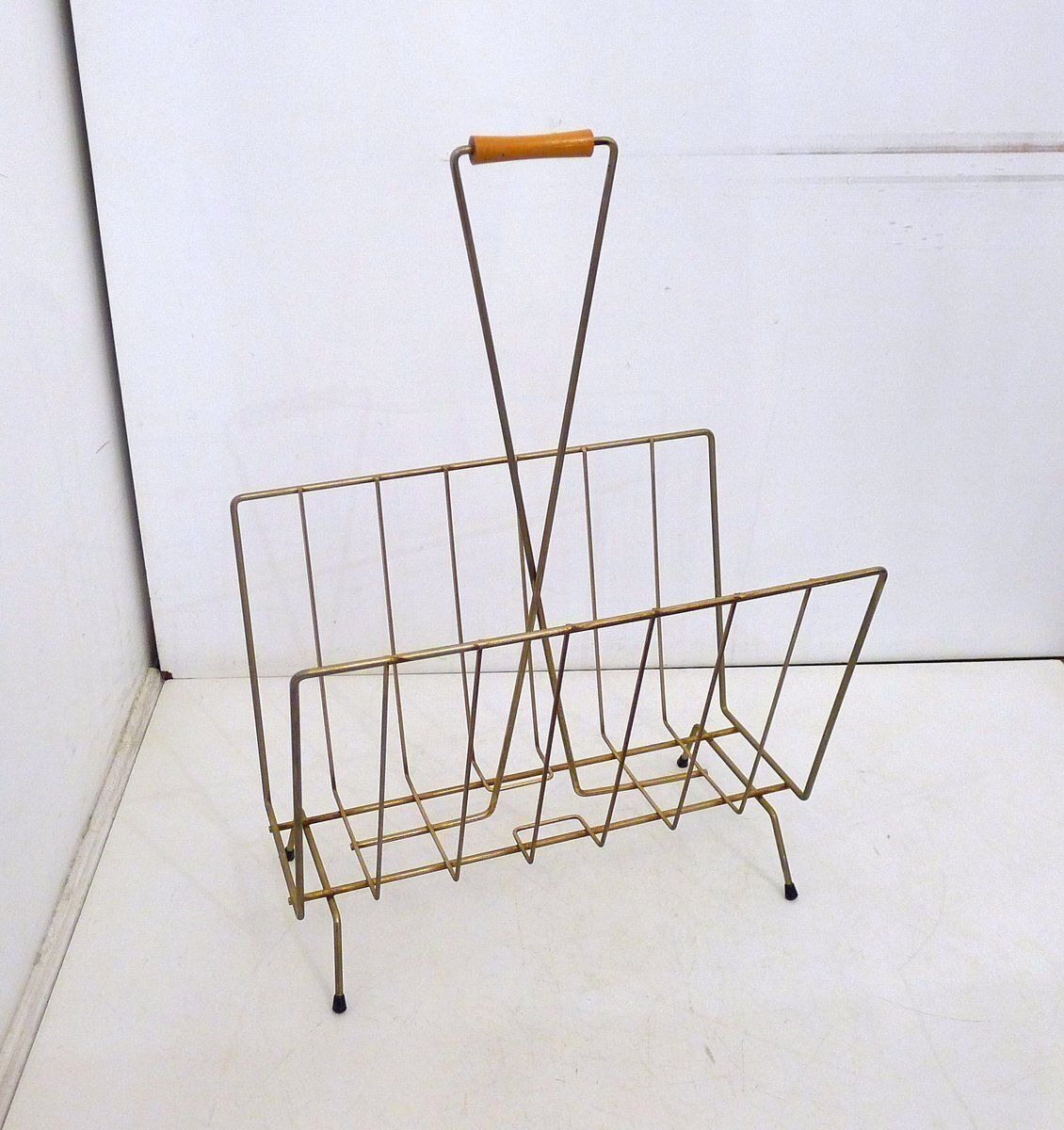 Mid Century Modern Magazine Rack In Gilt Metal And Wooden Handle, 1950s
