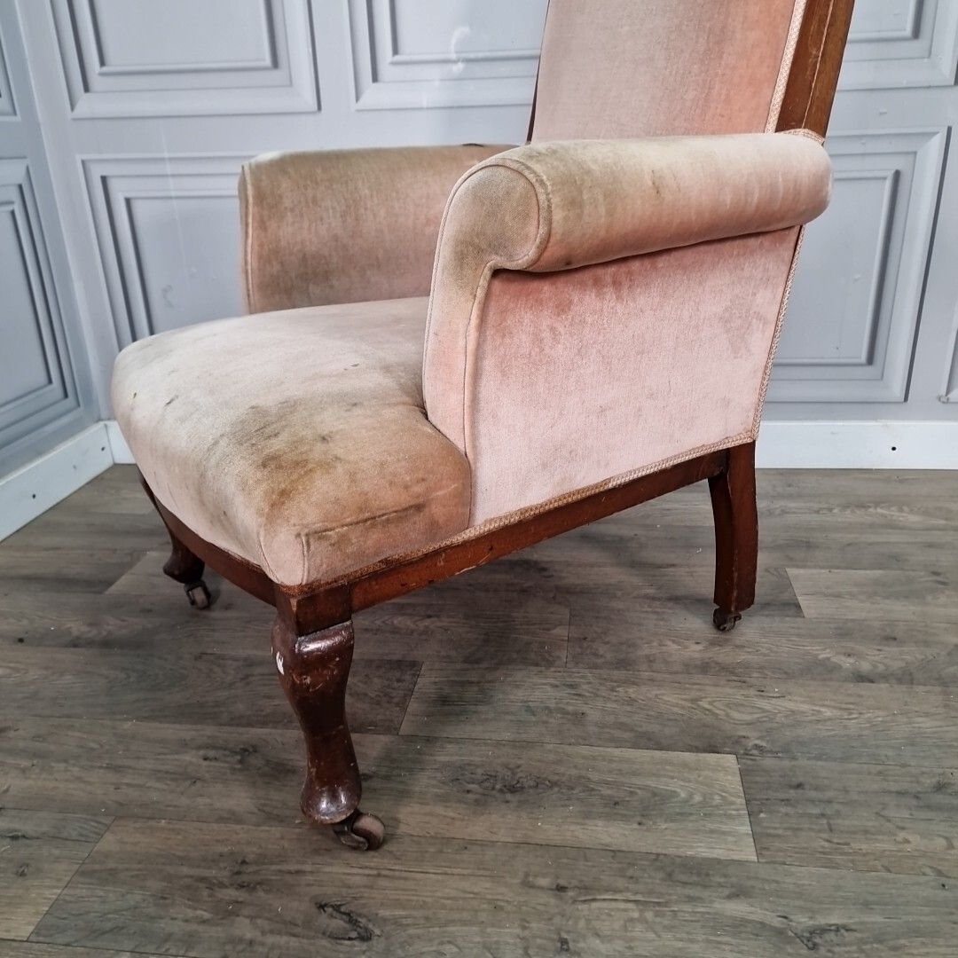 photo vintage Antique Decorative Armchair Carved Chair Upholstered High Back Edwardian
