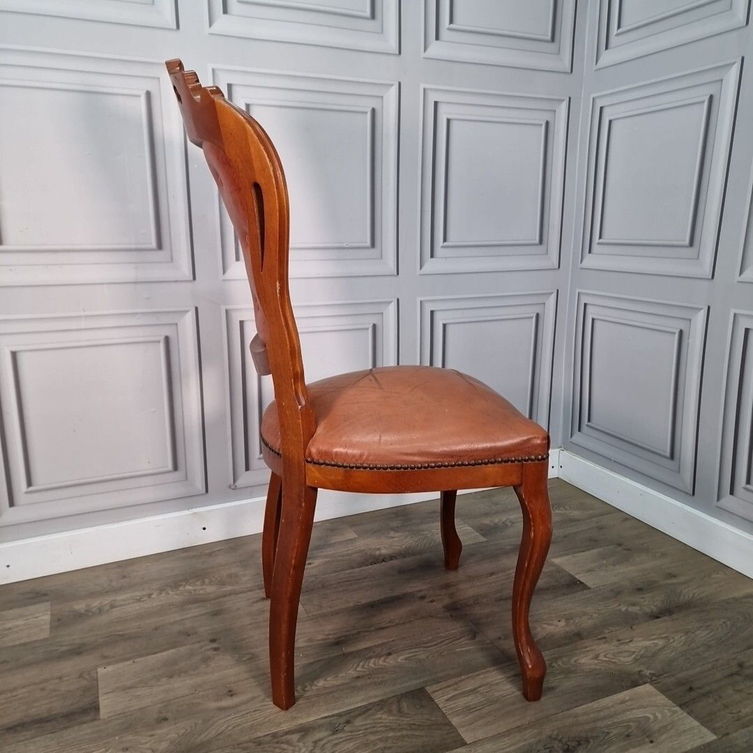 photo vinterior Antique Button Back Chair Wood Carved Leather Tan French Louis Bedroom