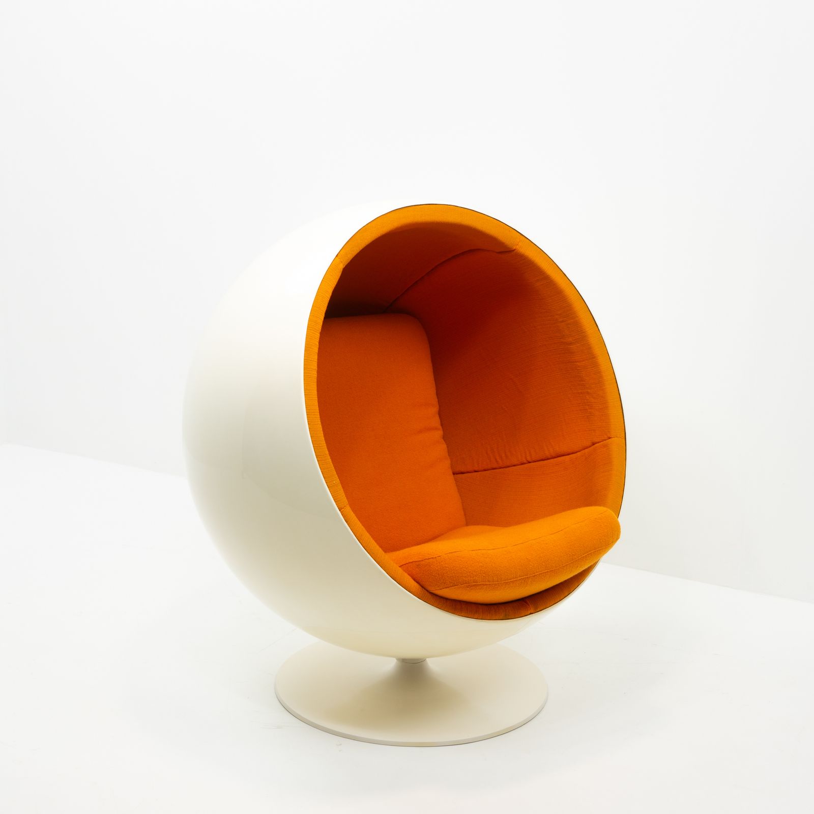 Furniture Original 1st Edition Eero Aarnio Ball Chair For Asko, 1970s photo