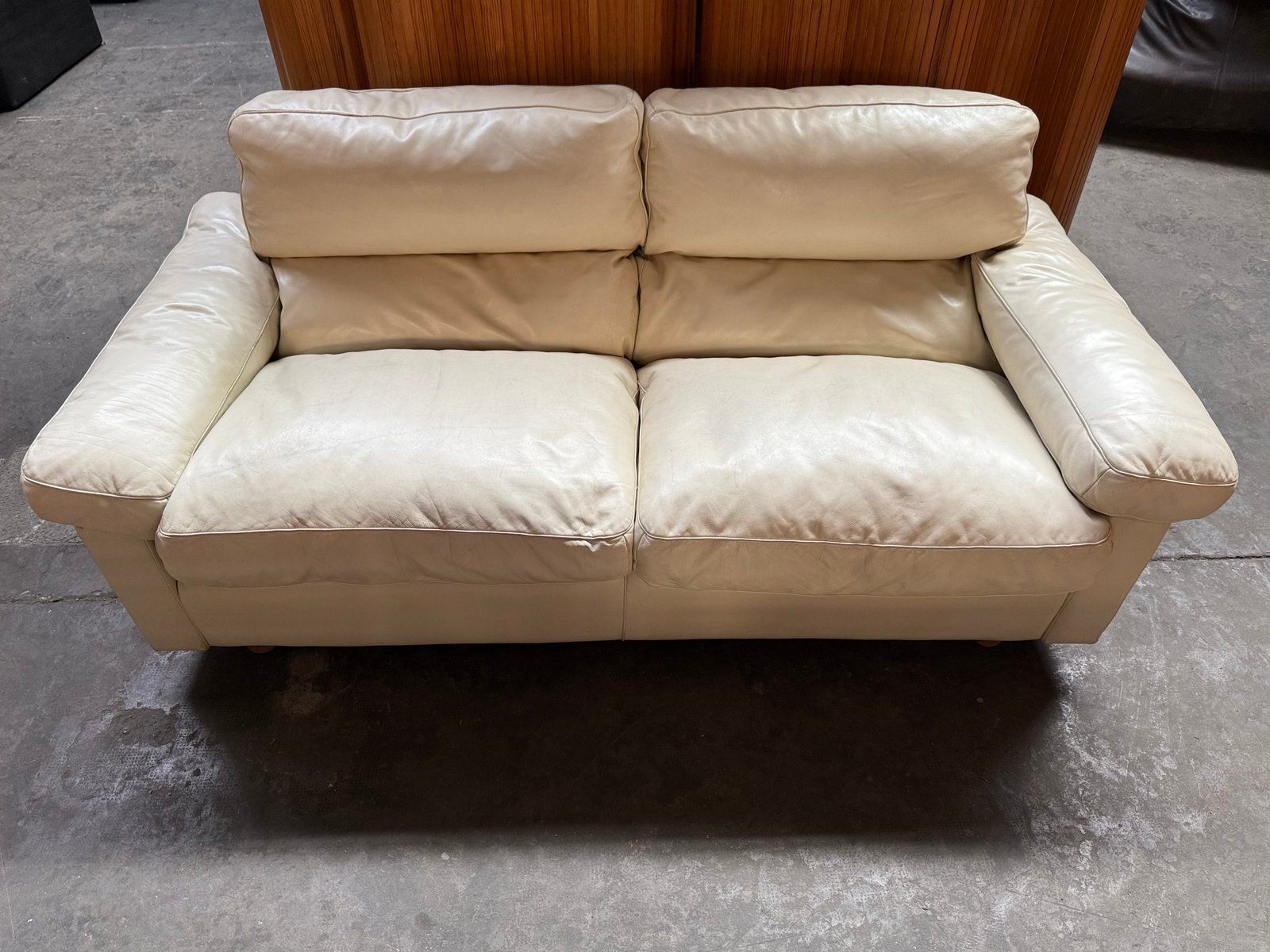 Cream Leather Sofa By Tito Agnoli For Poltrona Frau, 1980s photo for sale