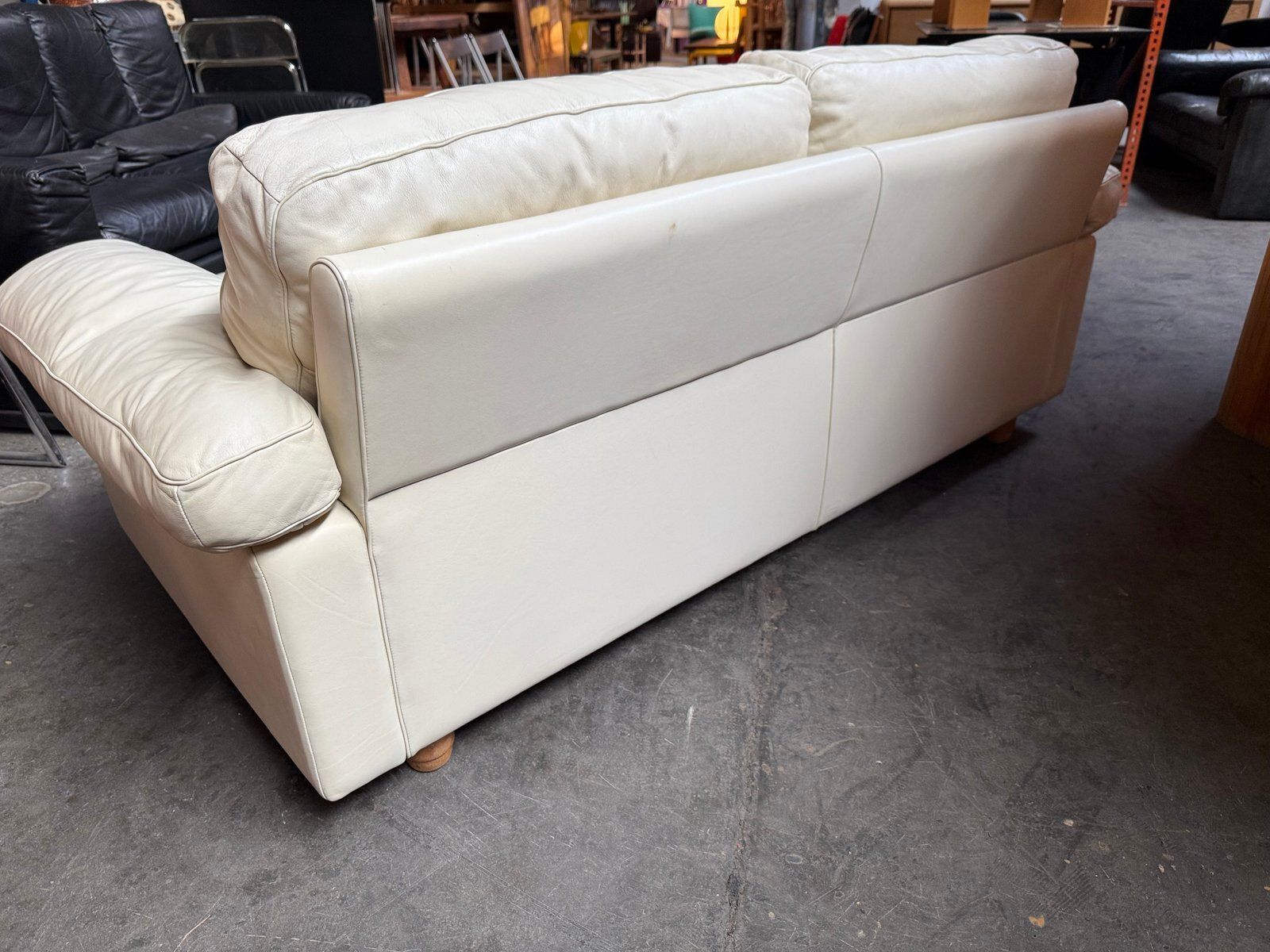 Cream Leather Sofa By Tito Agnoli For Poltrona Frau, 1980s photo vinterior