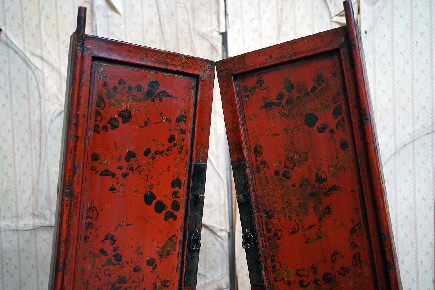 A Pair Of Late 19thc Chinese Red Lacquer Chinoiserie Cabinet Doors C.1890 photo Home Fixtures