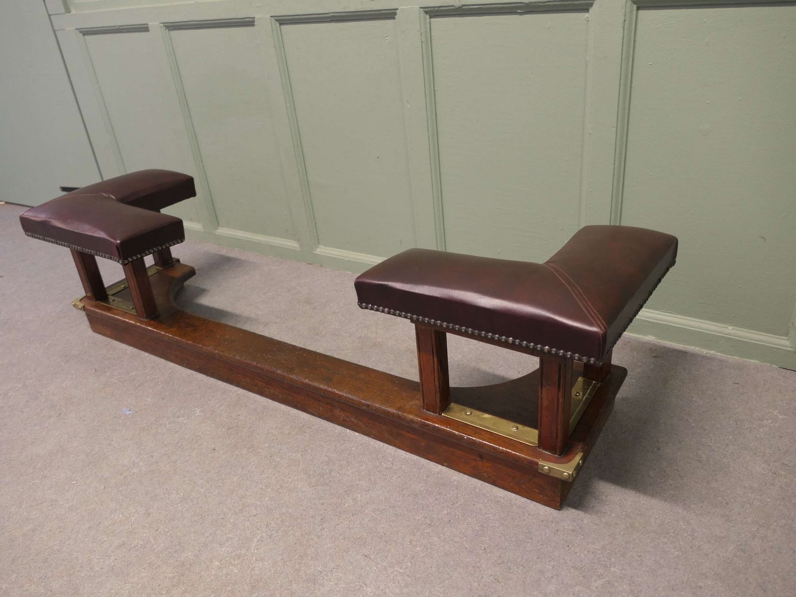 Arts And Crafts Oak And Leather Club Fender, Inglenook Fireside Seat. photo for sale