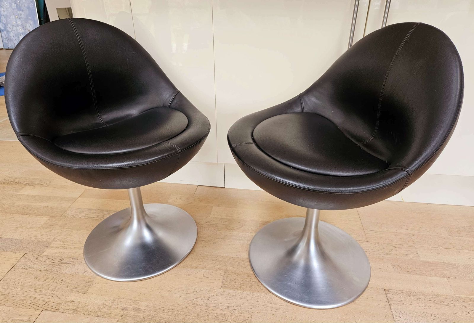 Pair Of Authentic, Labelled 'Venus' Tulip Chairs Designed By Börje Johanson photo furniture