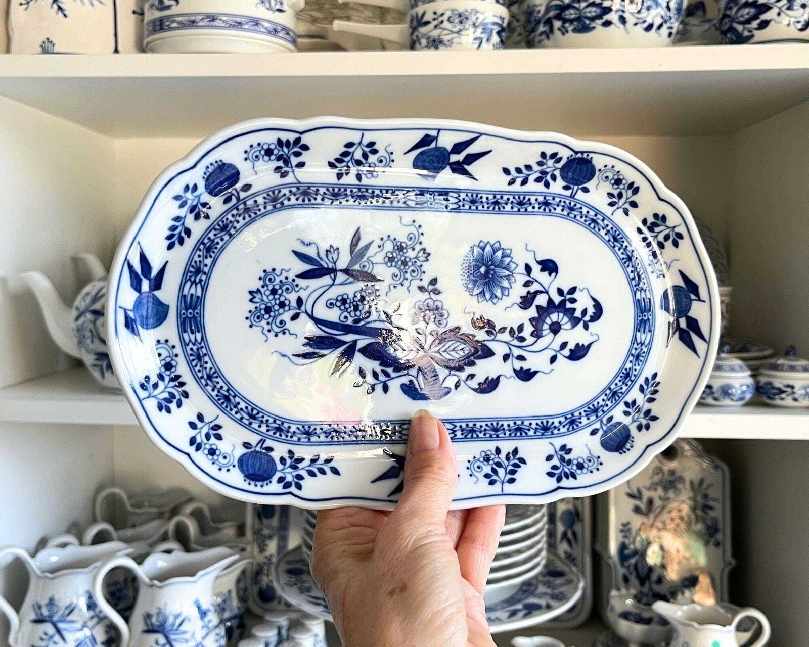 Porcelain Creamer Sugar Tray | Oval Blue Onion | Hutschenreuther Zwiebelmustrer photo furniture