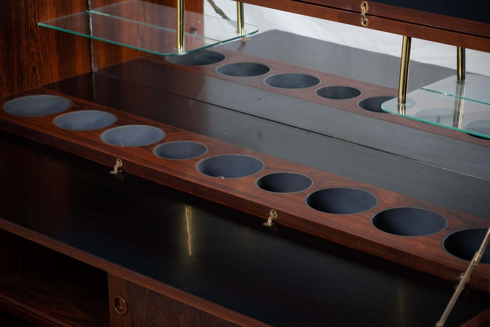 5062.0 Bar Cabinet In Rosewood By Johannes Andersen For Skaaning & Son, 1960s photo