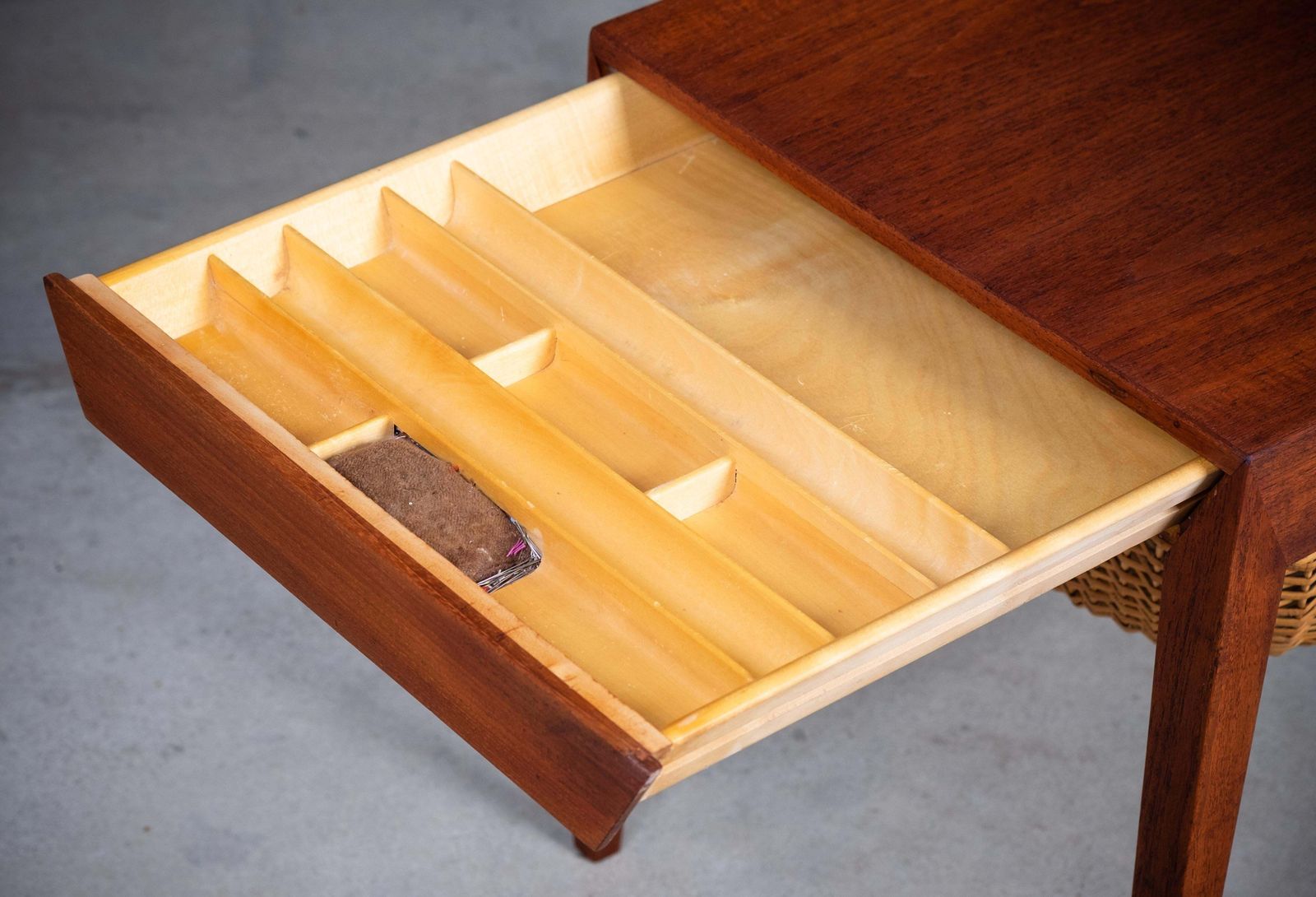 Mid Century Teakhouten Nachtkastje Of Naaitafel Van Severin Hansen Voor Haslev, Ca. Jaren 1950 photo buy