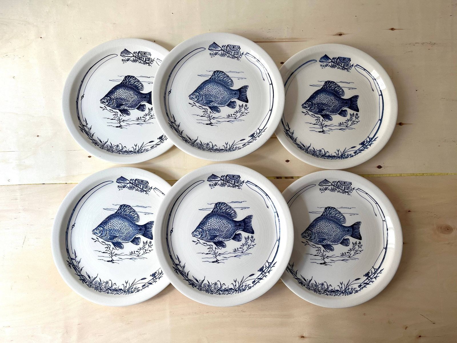 Set Of 6 Fish Dinner Plates By Gien France Vintage, Flat Plates With Fish Design photo for sale