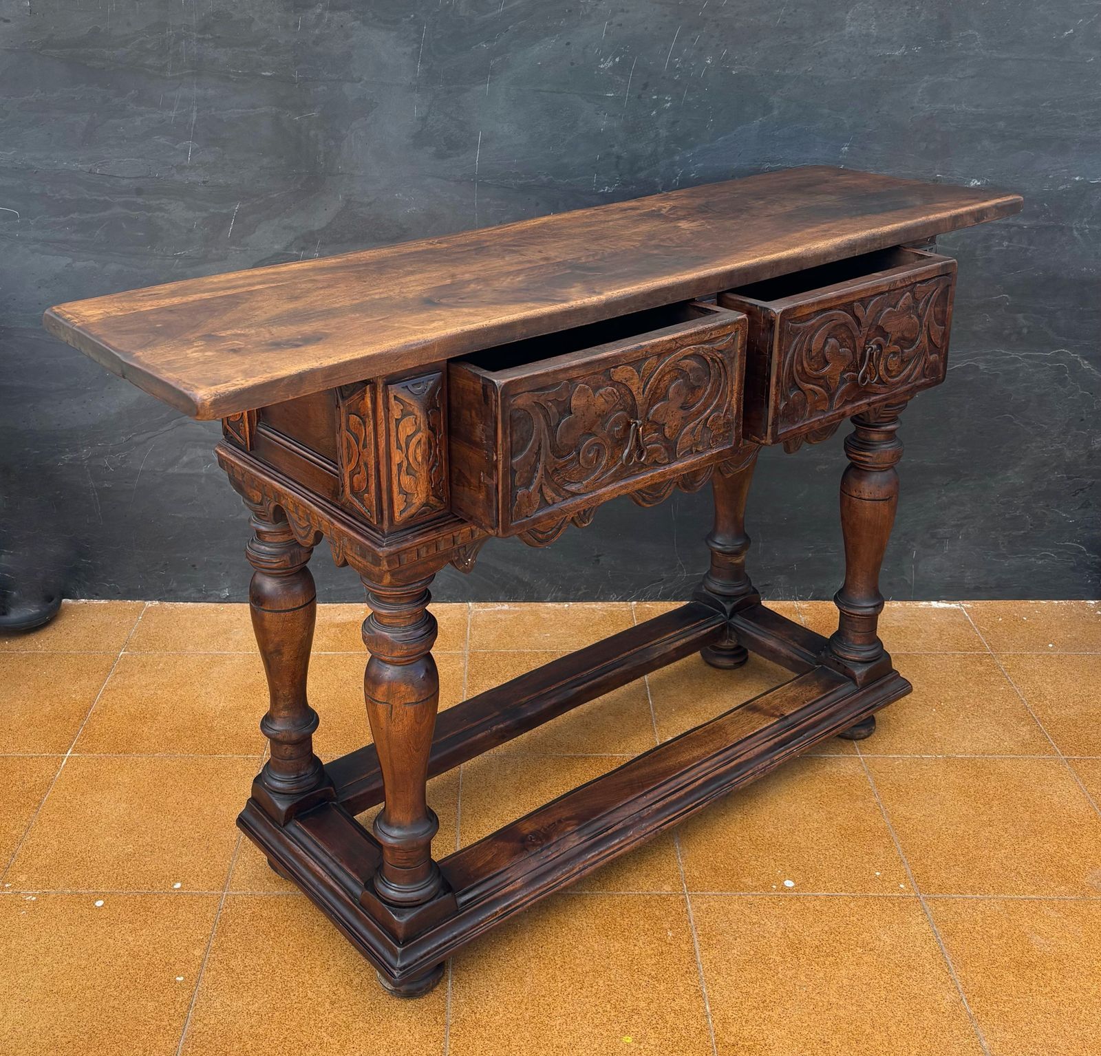 Spaanse Renaissance Eiken Console met Twee Gesneden Lades, jaren 1890 photo vinterior