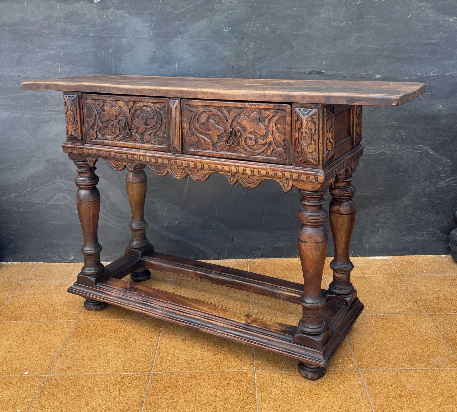 Spaanse Renaissance Eiken Console met Twee Gesneden Lades, jaren 1890 photo buy