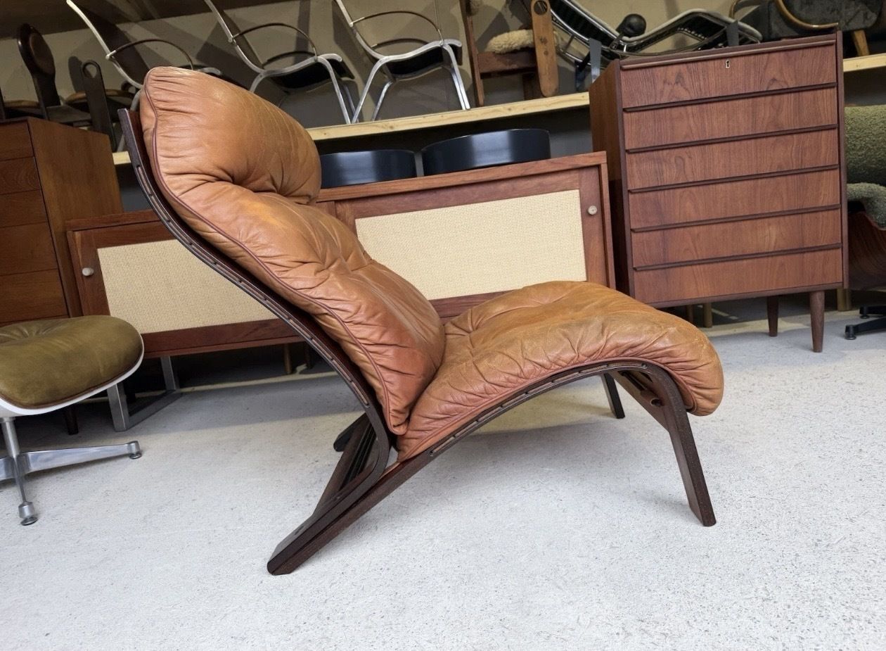 photo vinterior Mid Century Norwegian Tan Leather Lounge Chair By Oddvin Rykken