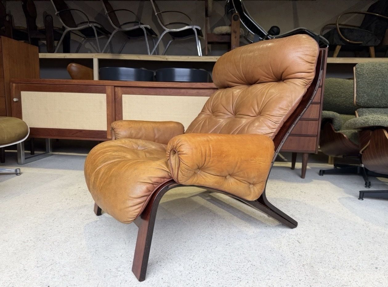 Mid Century Norwegian Tan Leather Lounge Chair By Oddvin Rykken