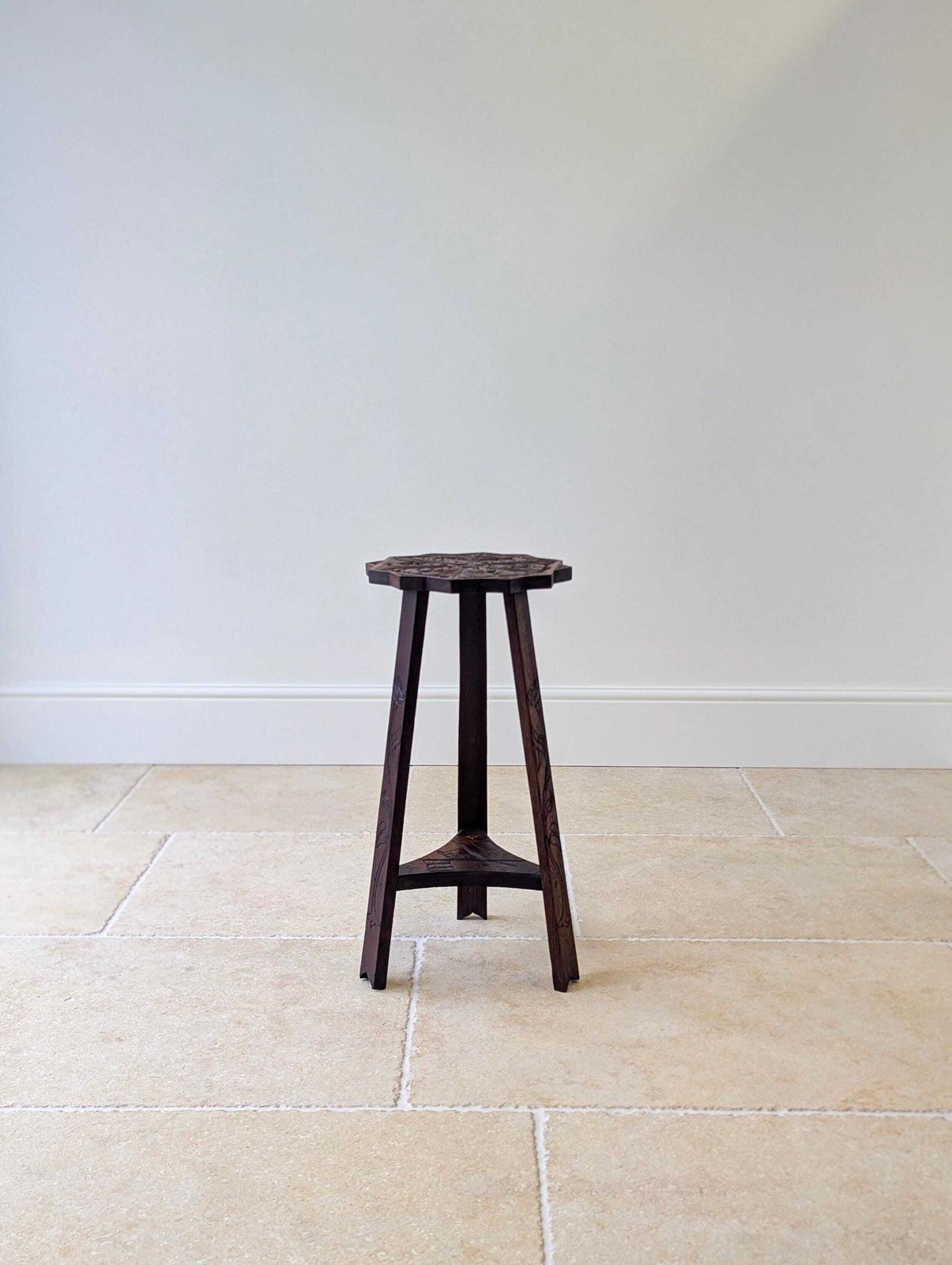 photo vinterior Antique Early 20th Century Carved Oak Commemorative Occasional Table C.1920