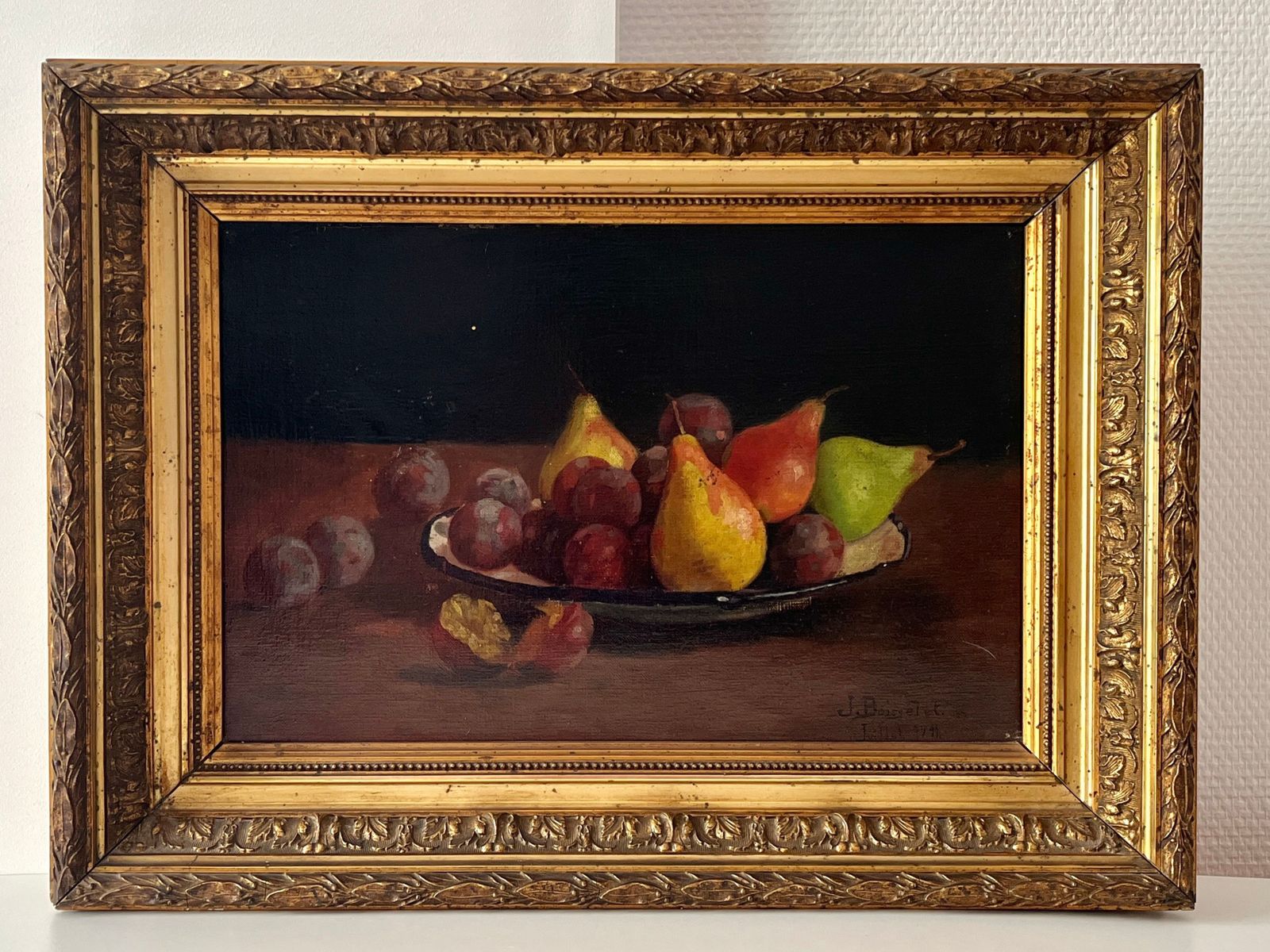 Stilleven "Pears And Plums" – Olieverf Op Doek, 1911 – Antiek Fruitstilleven, Verguld Ingelijst, Frans Stilleven, Gesigneerd J.Boisselet