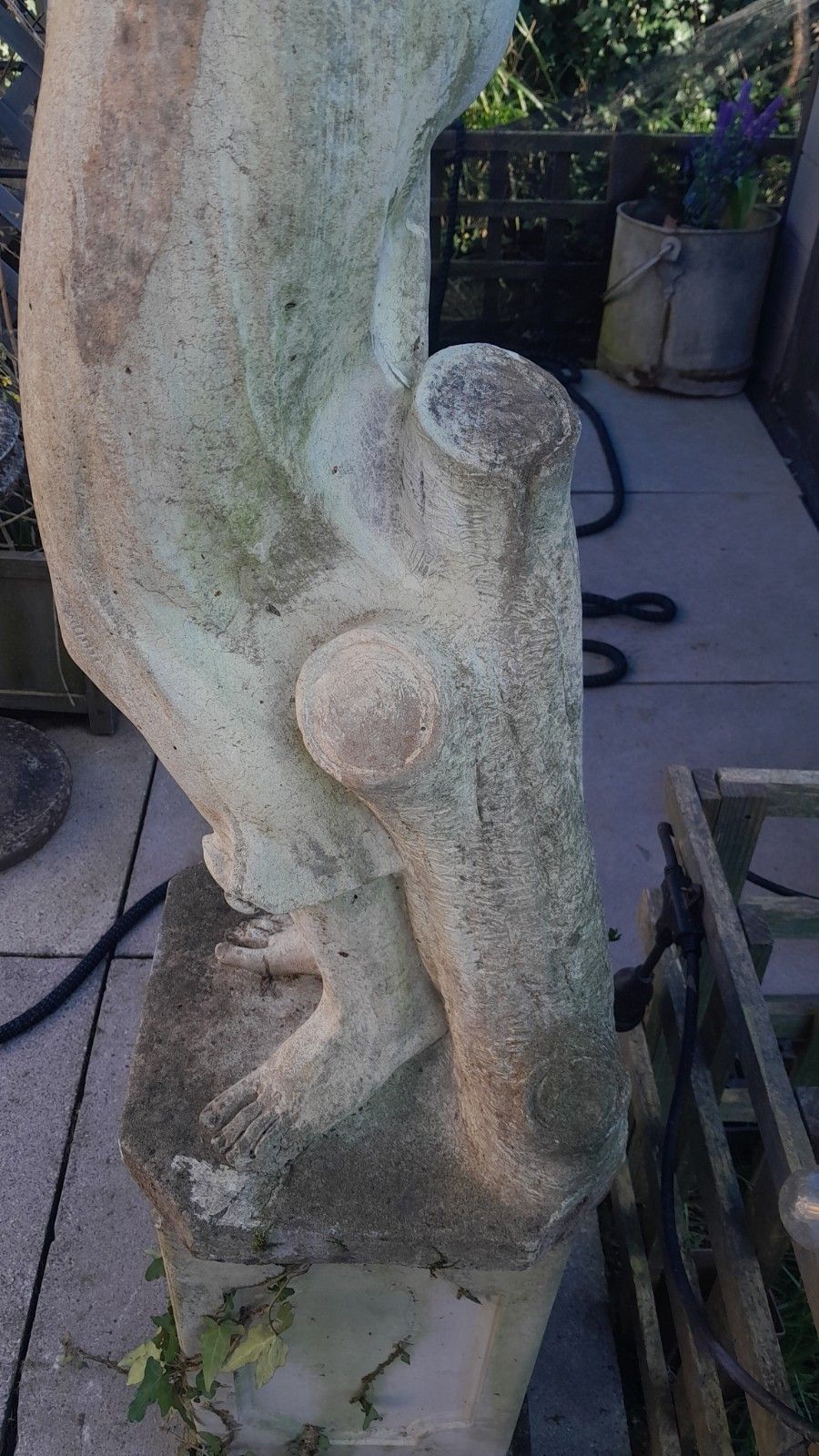Weathered Cast Stone "Shy Lady" Garden Statue Sculpture photo vinterior