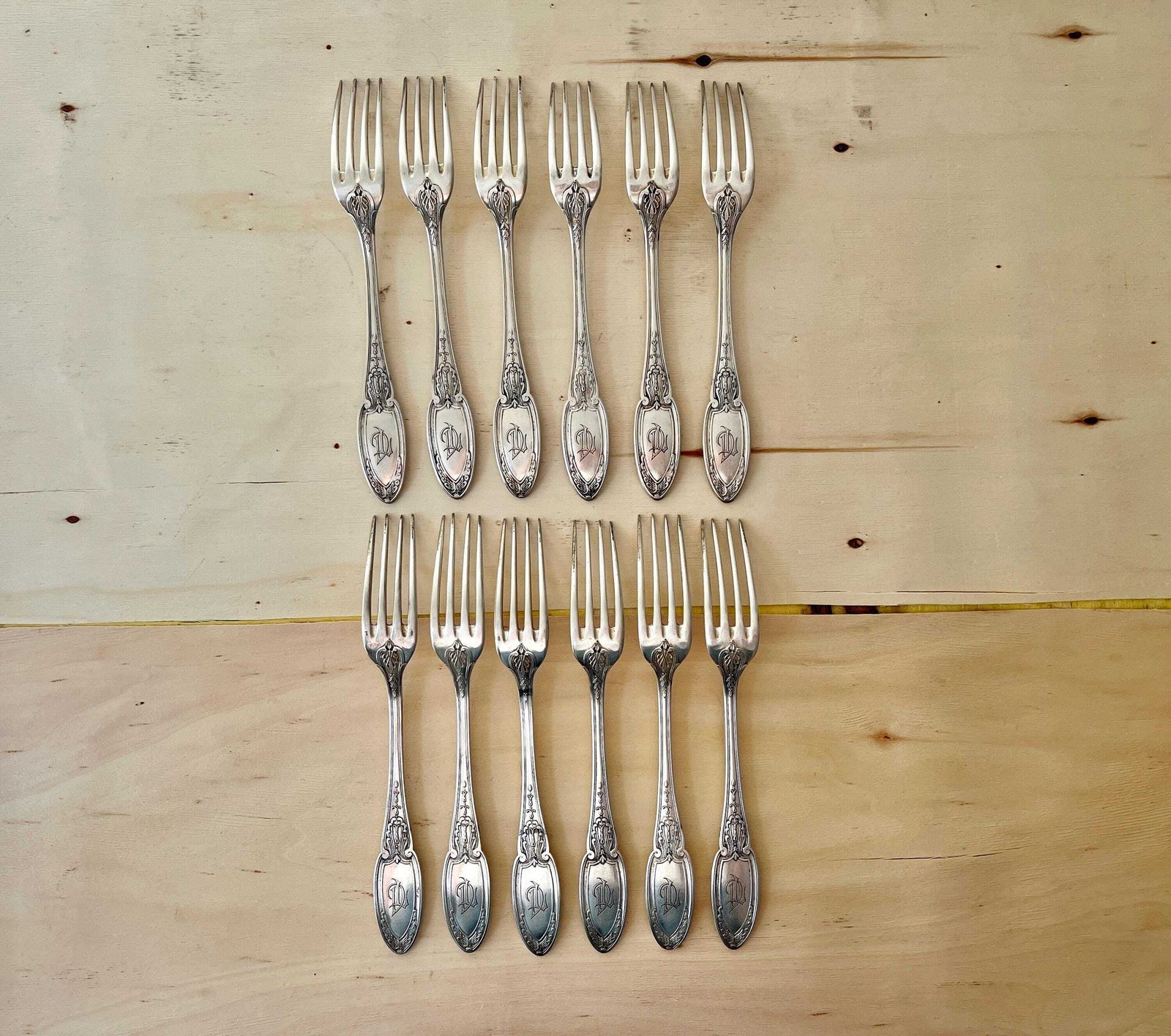 Art Nouveau Ercuis 30 Pieces Cutlery Set In Silver Metal 1900's, Antique French Tableware, Ld Monogrammed Cutlery photo vinterior