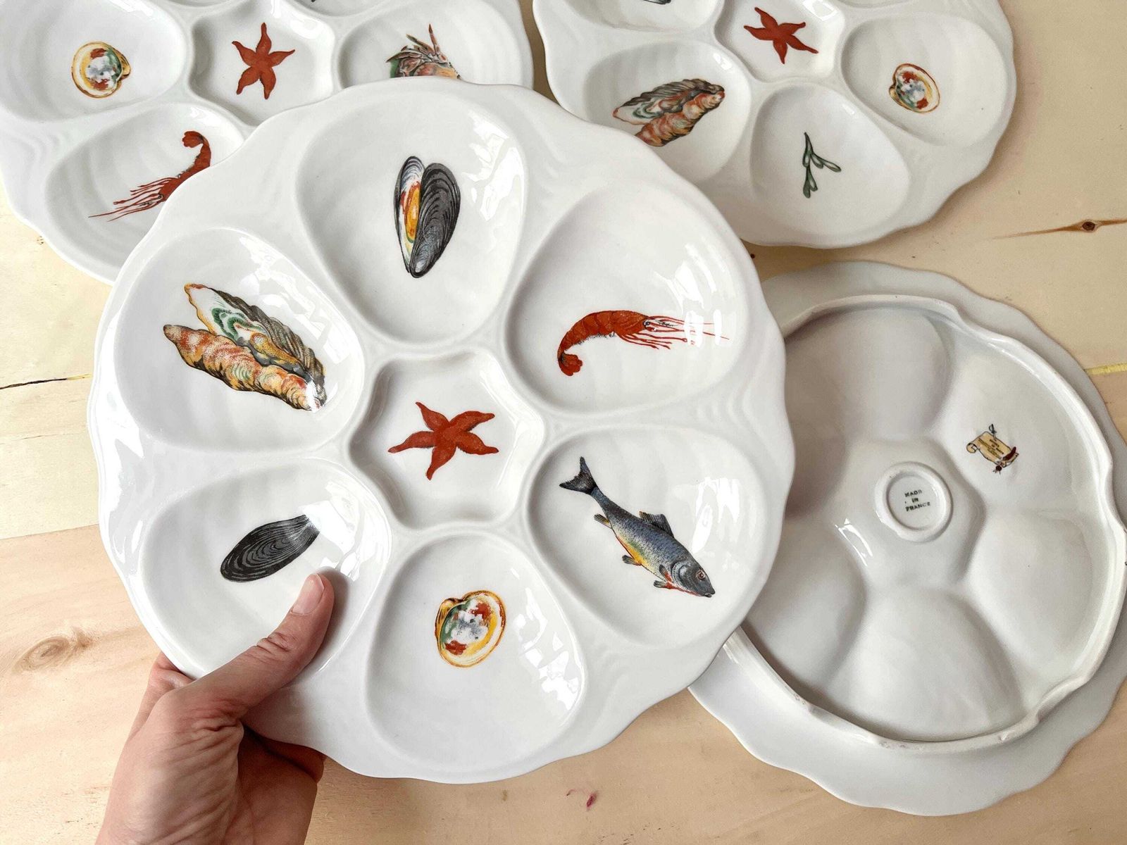 Set Of 4 Oyster Plates + 2 Dishes Made In France From 70s, Vintage Porcelain Seafood Dishes photo vinterior