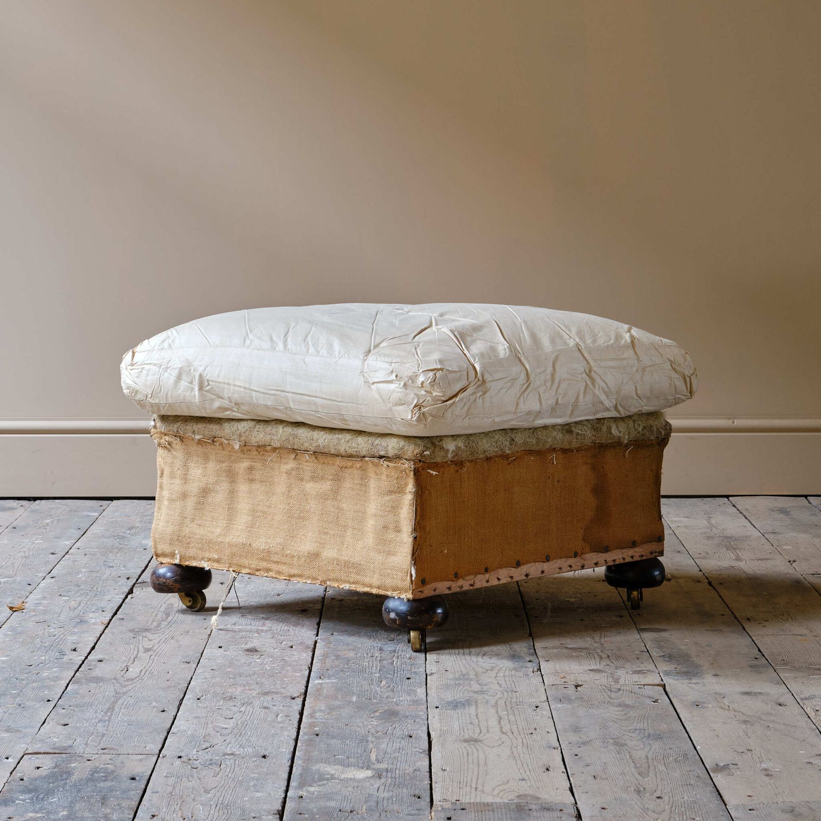 photo vinterior Harrods Country House Armchair And Footstool