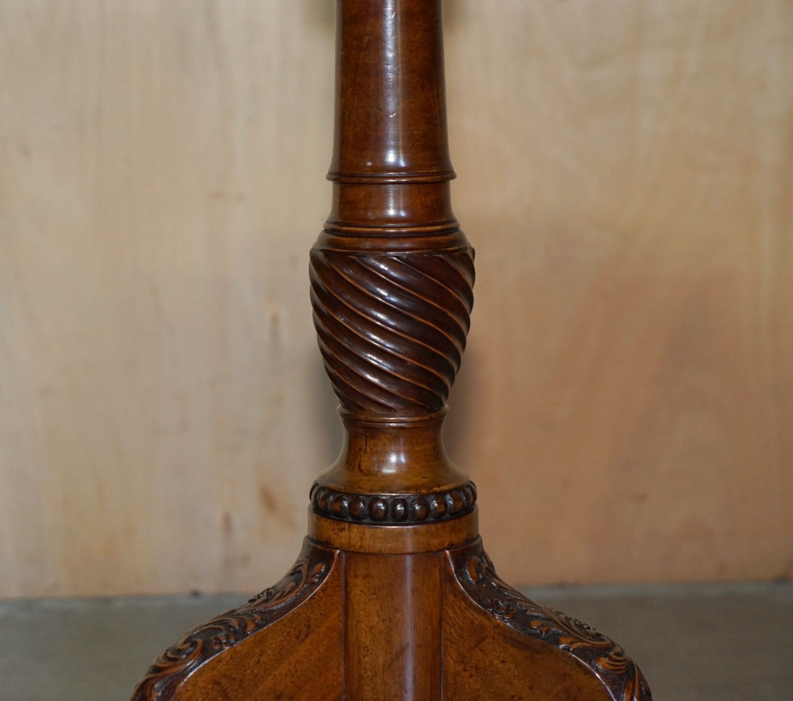 photo furniture Antique Georgian Pie Crust Edge Thomas Chippendale Tilt Top Occasional Table