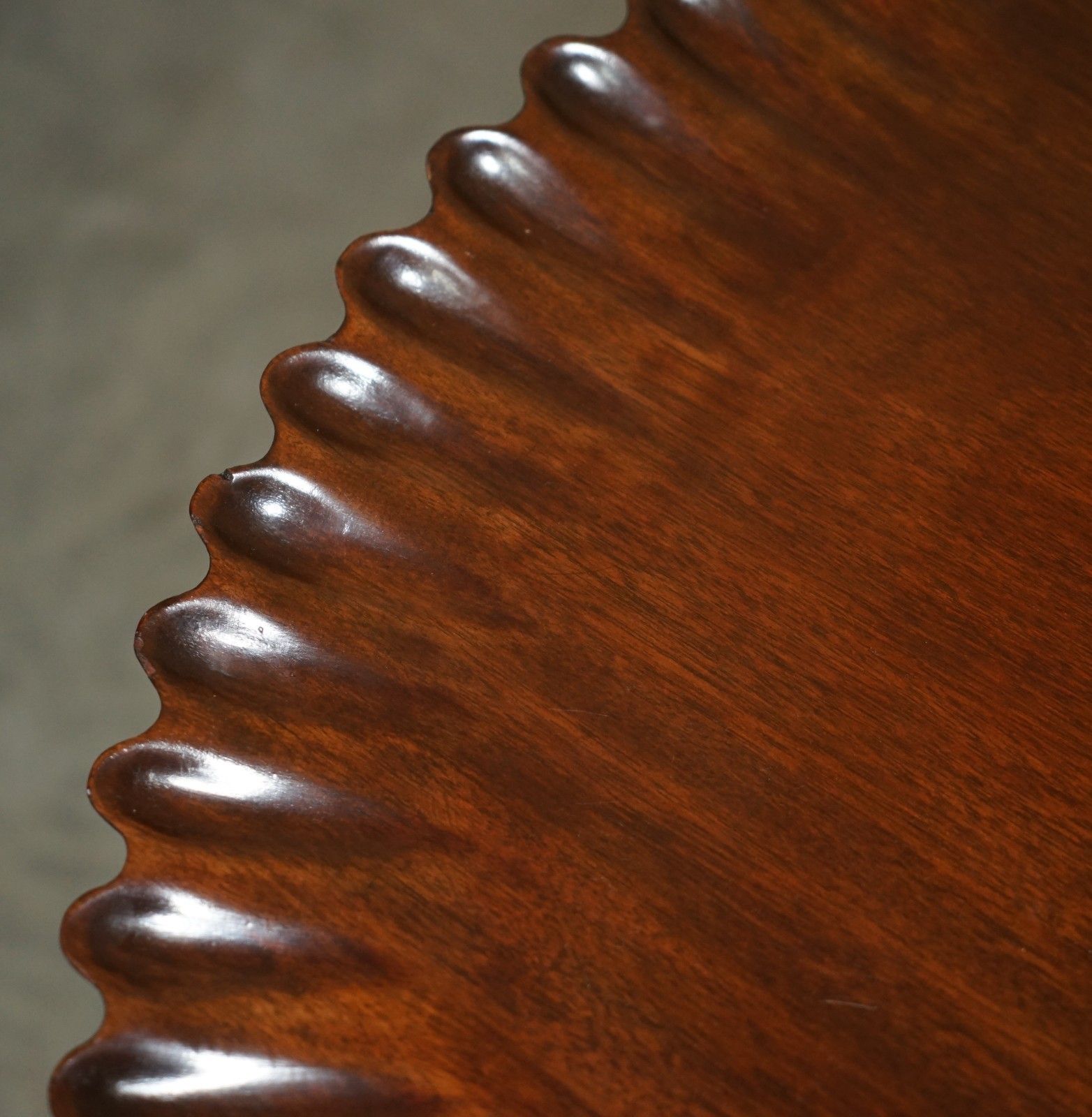 photo vintage Antique Georgian Pie Crust Edge Thomas Chippendale Tilt Top Occasional Table