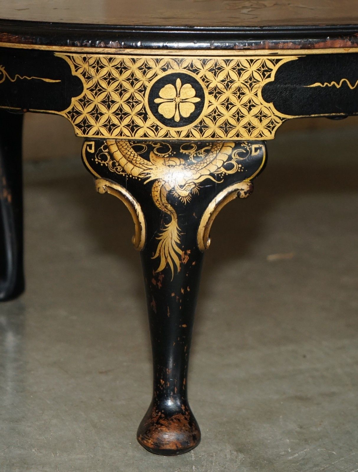photo vinterior Large Oval Antique Circa 1920 Chinese Chinoiserie Export Lacquered Coffee Table