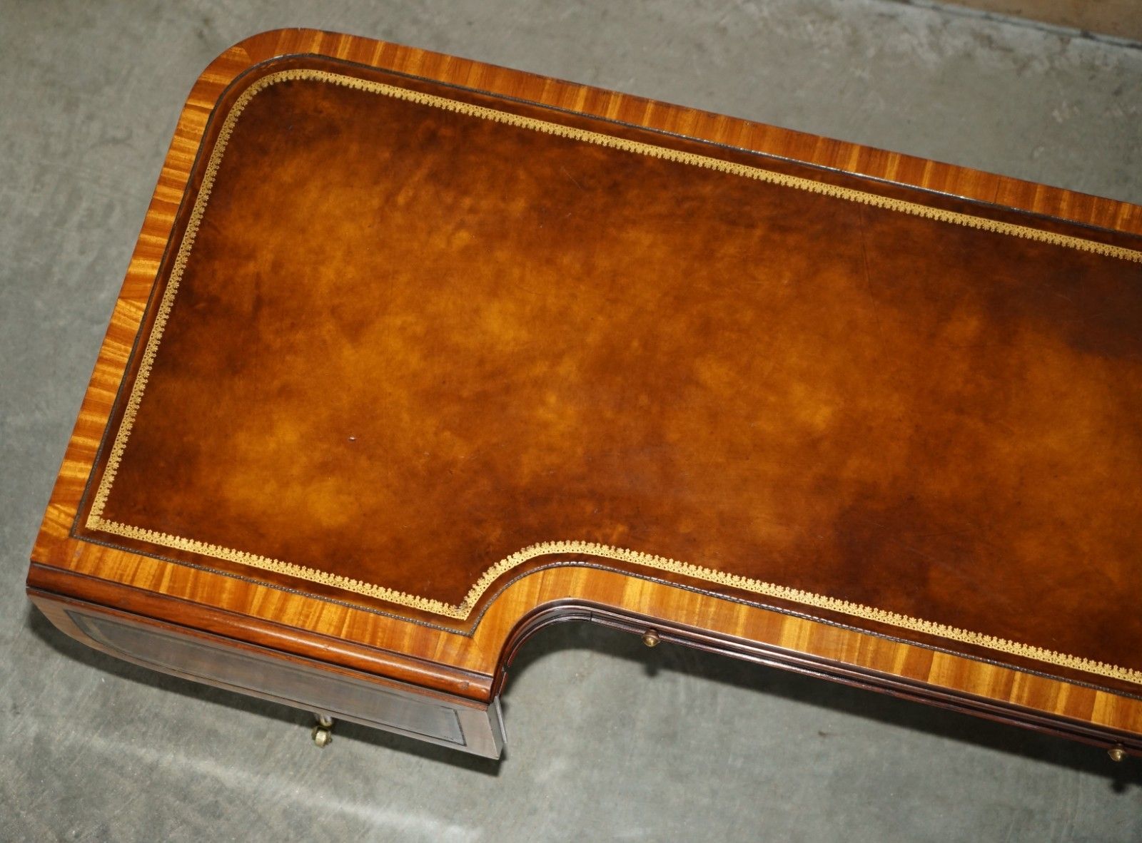 Stunning Heirloom Weiman Brown Leather Flamed Mahogany Extending Coffee Table photo vintage