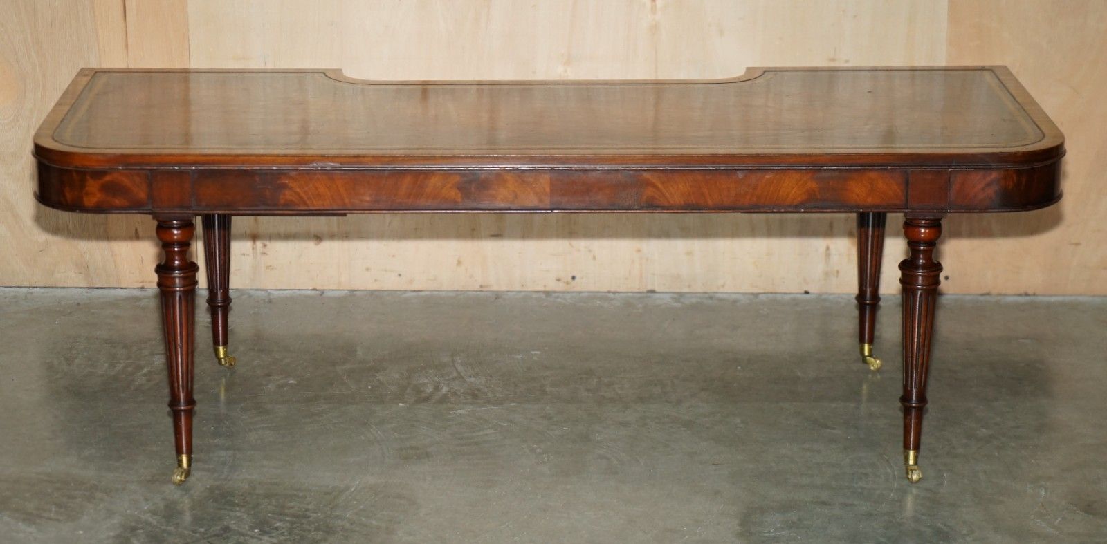 photo buy Stunning Heirloom Weiman Brown Leather Flamed Mahogany Extending Coffee Table