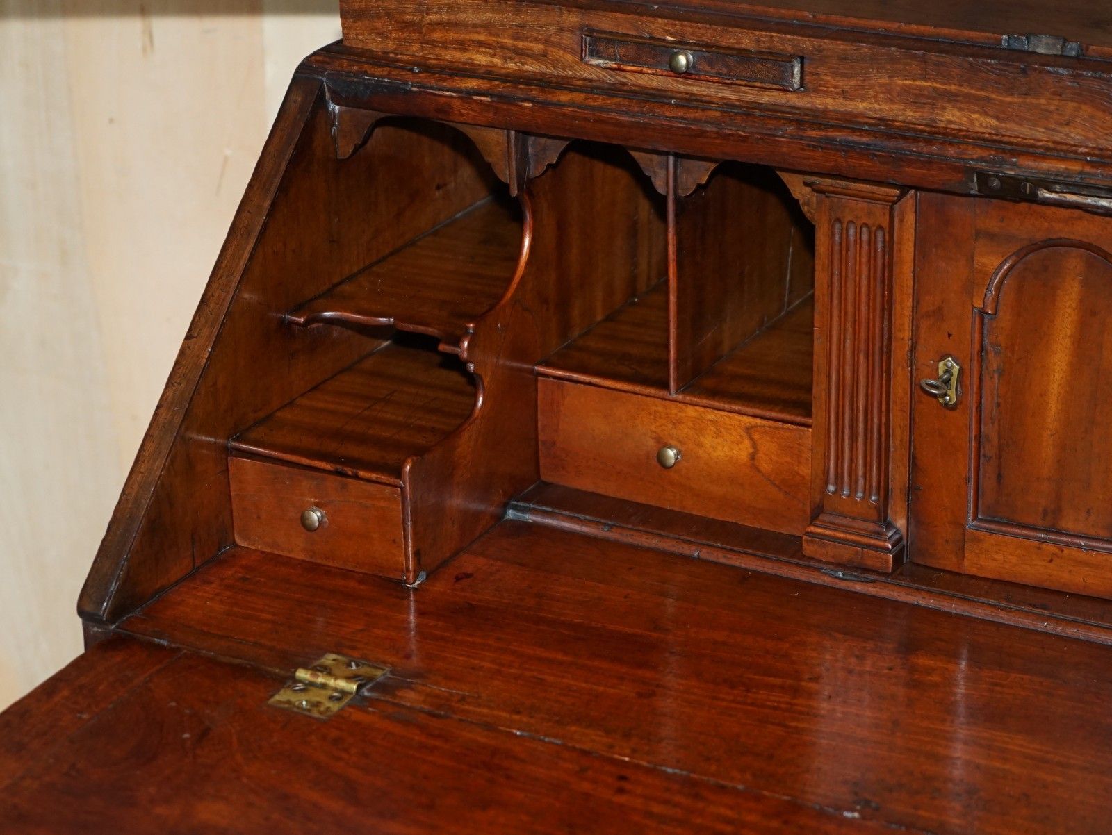 photo vintage George III Circa 1760 American Colonial Camphor Wood Library Bureau Bookcase