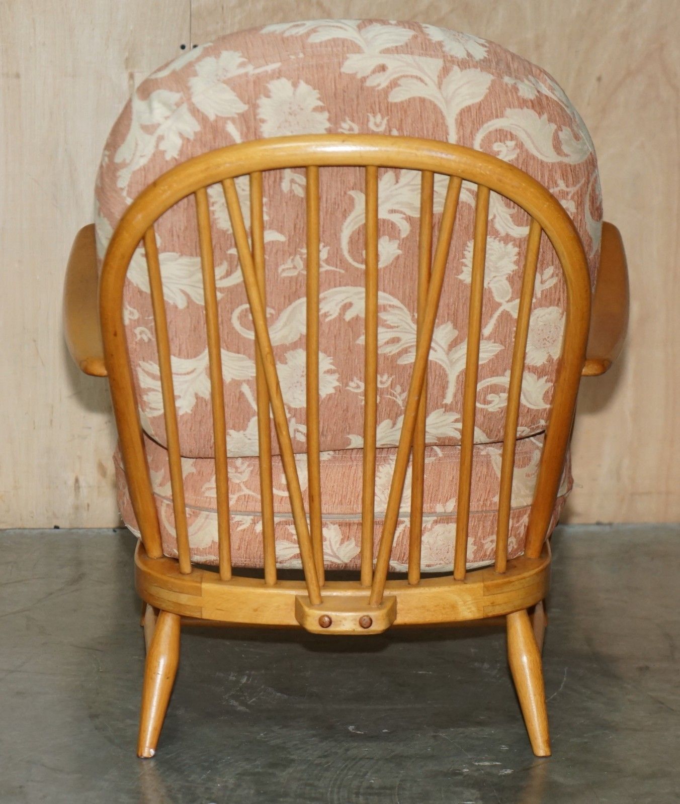 Furniture Pair Of Sublime Condition Ercol Windsor 203 Blonde Wood Armchairs Part Of Suite photo