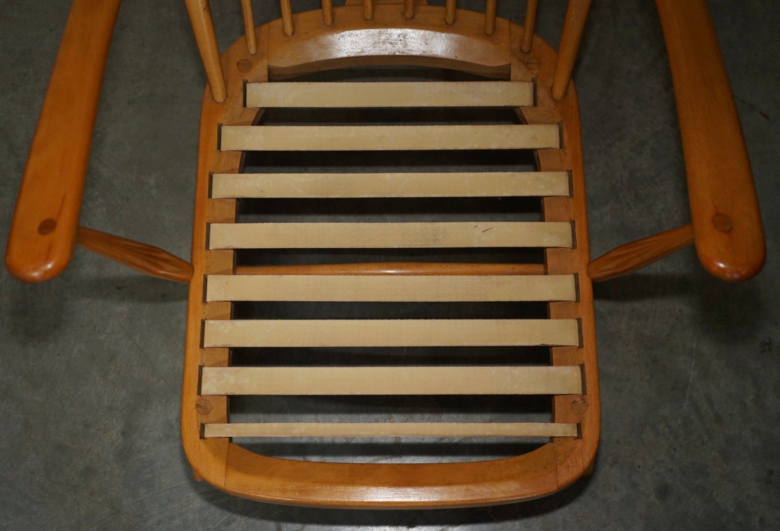 photo vintage Pair Of Sublime Condition Ercol Windsor 203 Blonde Wood Armchairs Part Of Suite